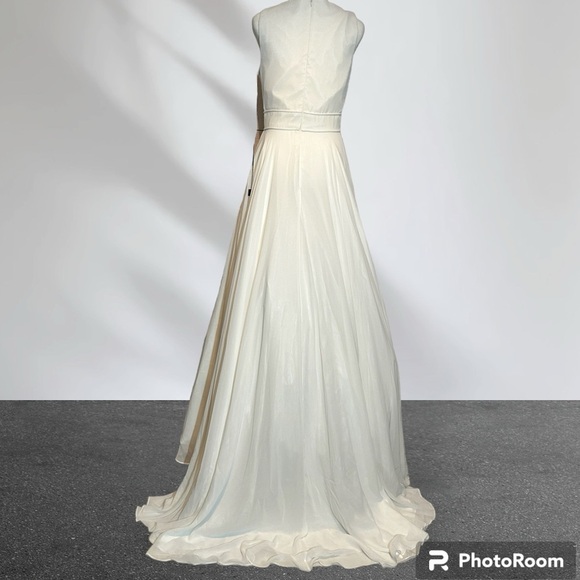 leena For Mac Duggal David’s Bridal White Tulle Chiffon V Neck Wedding Dress 12 - Picture 8 of 11